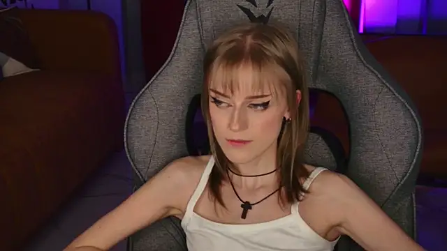 kiramontoya (F young) - Heels!