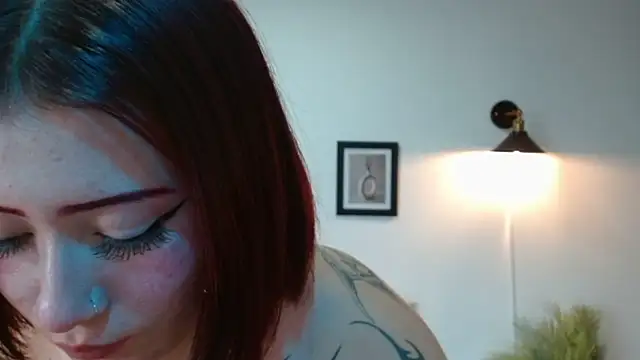 evanss_lx (F teen) - lower the camera