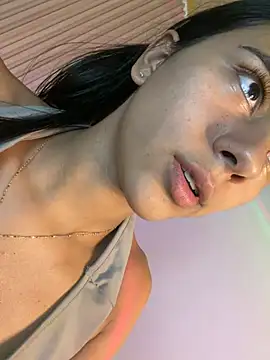 lilybeeth (F teen) - Show the tits. 🤍