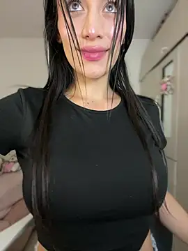 Webcam Model (Emmily_19)  is live.Free join now!