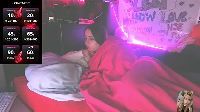 Blondiewithanass webcam