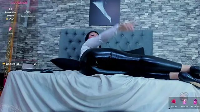 vickyjohnson1 (F young) - oil on my pants