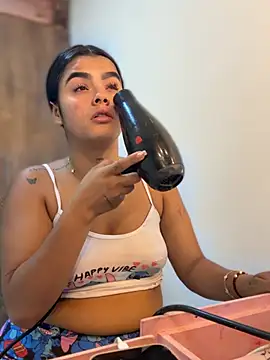 kaily_sweet16 (F teen) - Naked on the balcony neighbors nearby