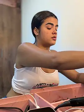 kaily_sweet16 (F teen) - Naked on the balcony neighbors nearby