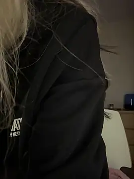 Webcam Model (xDinnax)  is live.Free join now!