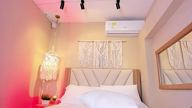 NahimiThompson webcam