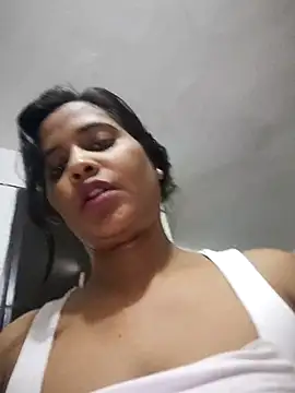 cute_radhikaa webcam