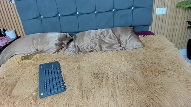 magical_muse122 webcam