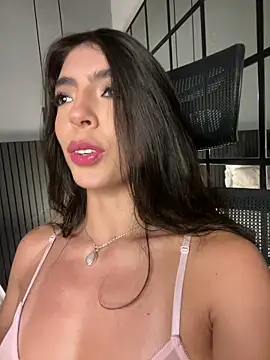 ninaa_rosee (F young) - blowjob and tits out