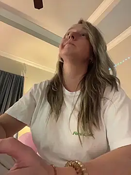 vivian_mayxxx - Vivian_MayXxX's free webcam - UK Sex Cams