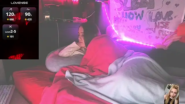 Blondiewithanass live sex cam