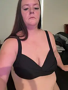 carinabro10 (F young) - Dildo in all views 5 mins