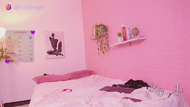 Lucyanajoi webcam