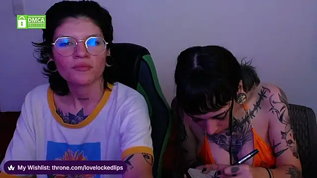 lovelockedlips webcam