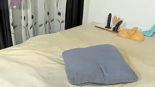 CREAMY_BUBBLEGUM webcam