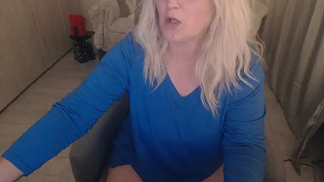 Divineblond webcam