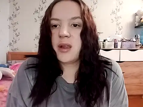 symmetryinvoid (F teen) - I'll cut my clothes.