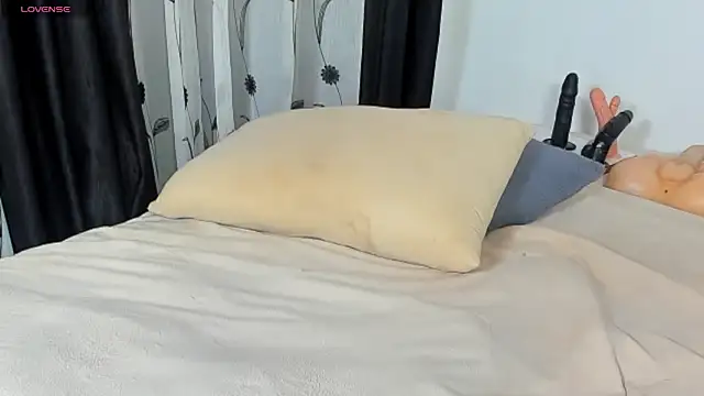 CREAMY_BUBBLEGUM webcam