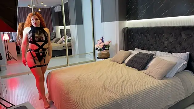 wow_maya (F milf) - striptease and pussy play up close