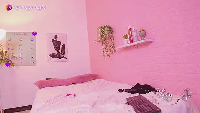 Lucyanajoi webcam