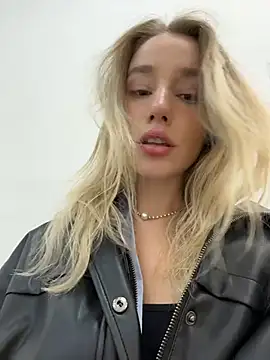 sssativa_more (F young) - Completely naked in the toilet