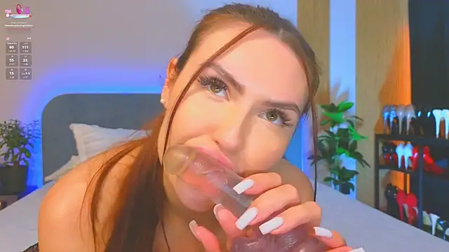 Kira_from_UA live sex cam