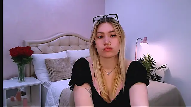 blonde_angell webcam