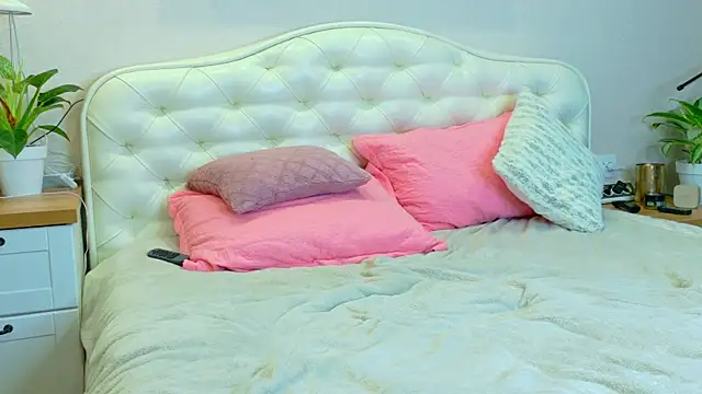 LadySweetWife webcam