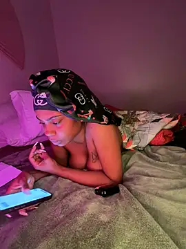 TheRealOshunQueen webcam