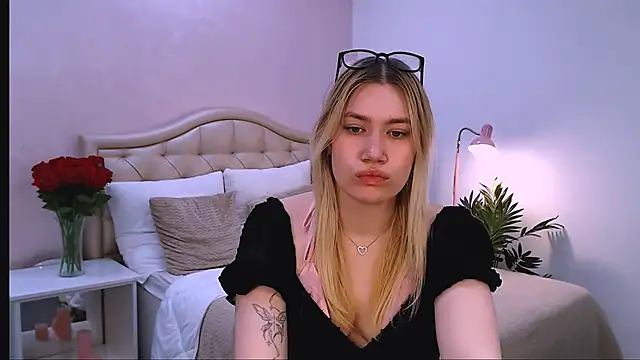 blonde_angell webcam