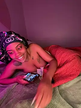 TheRealOshunQueen webcam