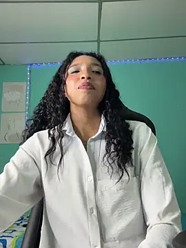 sensitive_brunette webcam