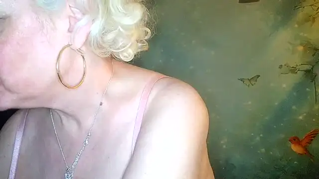 Blondie_the_librarian webcam