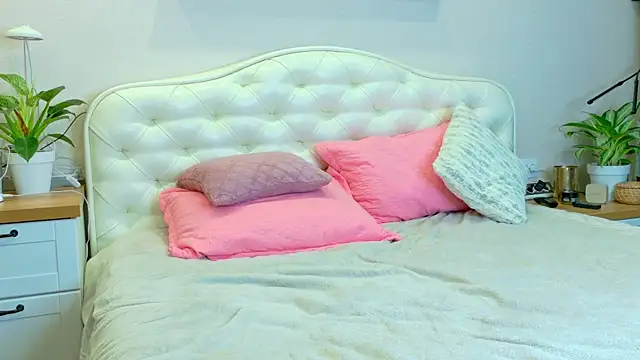 LadySweetWife webcam