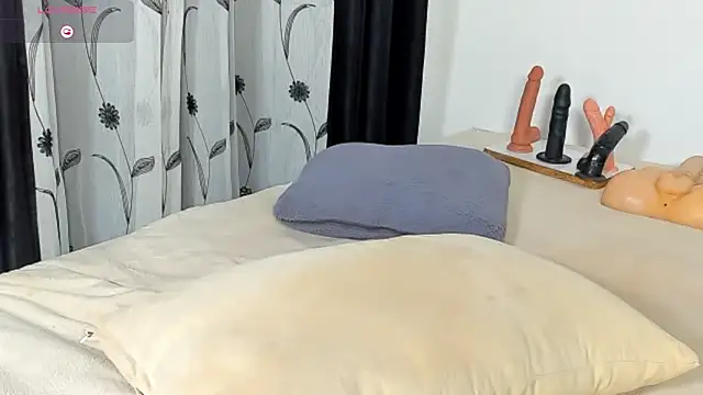 CREAMY_BUBBLEGUM webcam