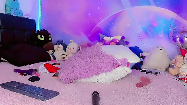 Thalia_girl21's room