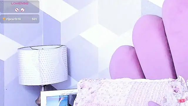 KylieMonnett live sex cam