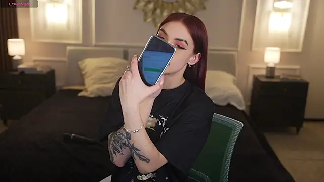 Magnetic_Mia_ webcam