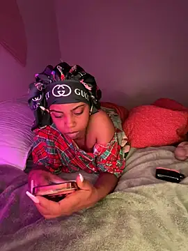 TheRealOshunQueen webcam