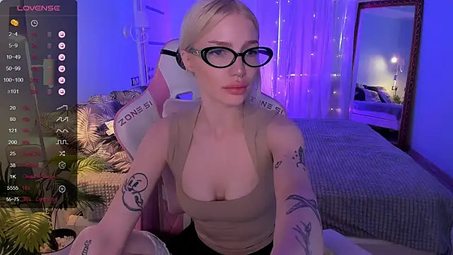 AnyaTaylor_ webcam