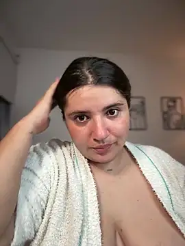 horny_roomiess webcam