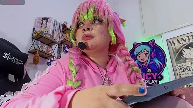 Lucycosplay777 webcam