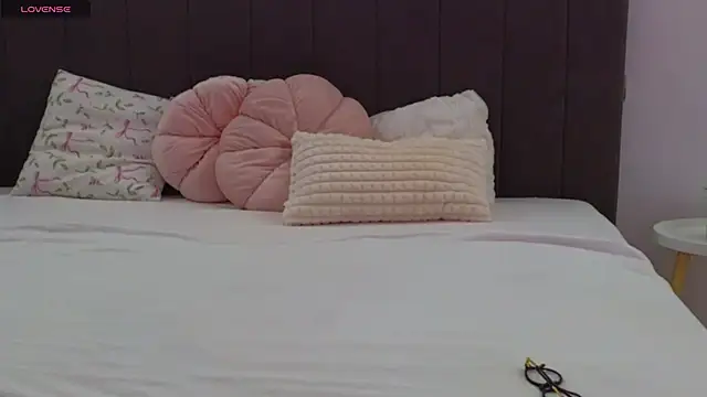 LauraDelightX webcam