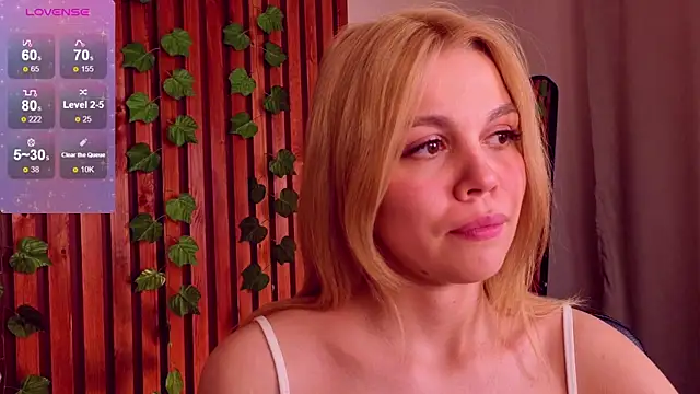 ScarletMarnei webcam