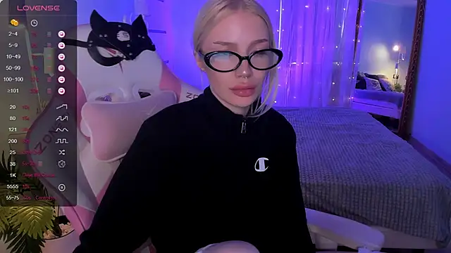 AnyaTaylor_ webcam
