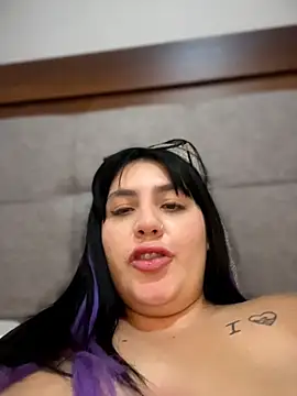 Webcam Model (Vicky_Sixx)  is live.Free join now!