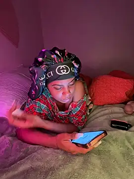 TheRealOshunQueen webcam