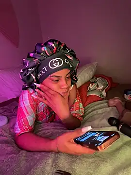 TheRealOshunQueen webcam