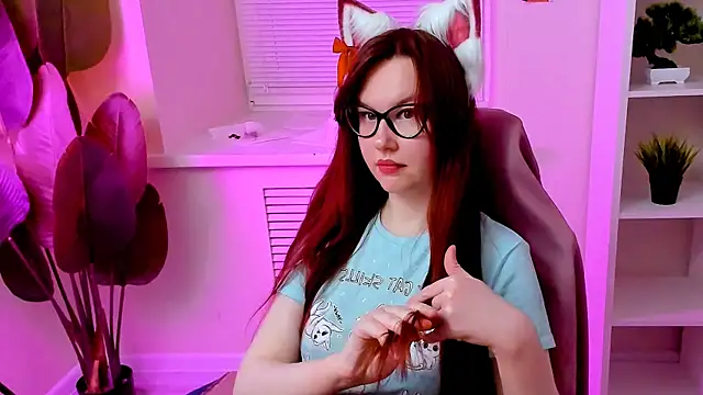 CarolGiggly live sex cam