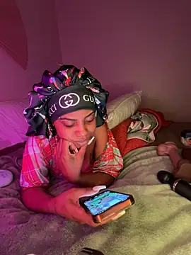 TheRealOshunQueen webcam